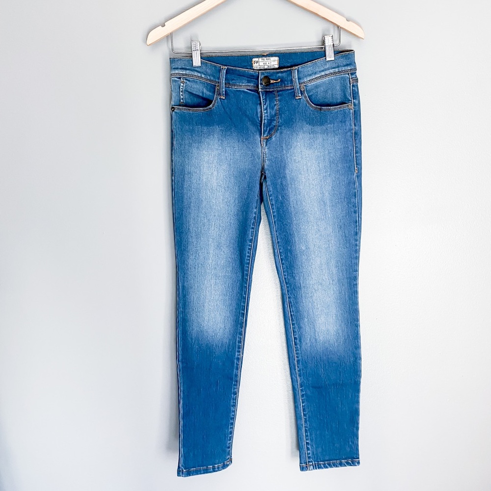 NWOT Free People- Medium Wash Skinny Jeans